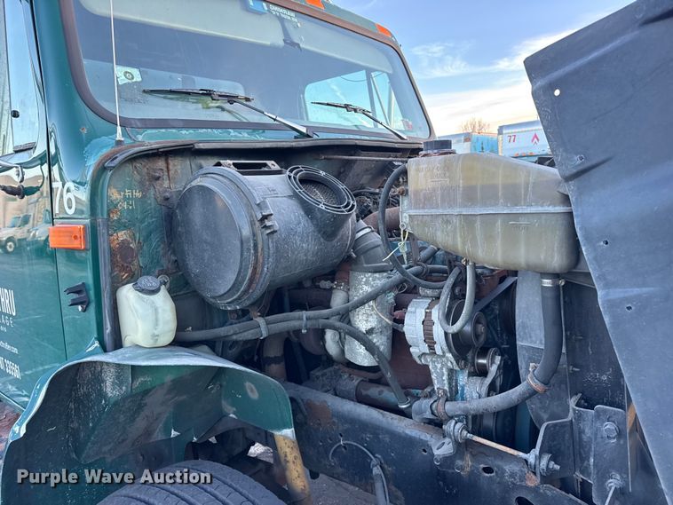 image for item EF2301 2002 International 4700 box truck