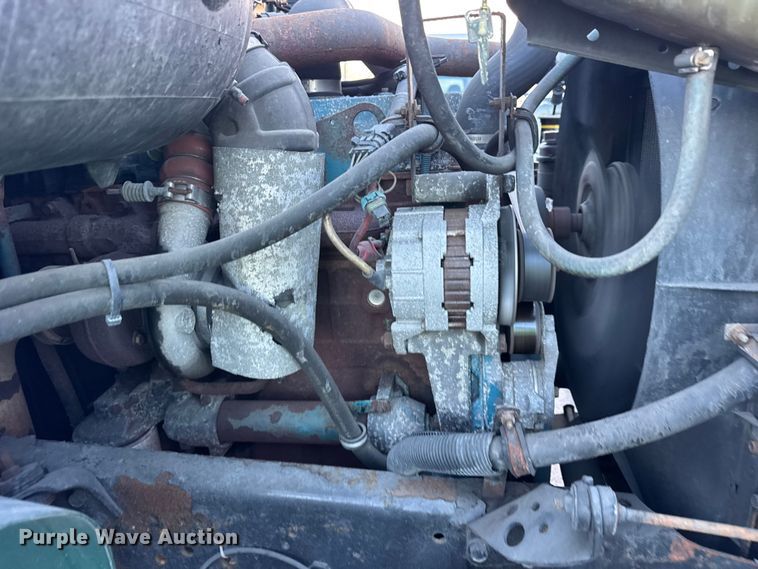 image for item EF2301 2002 International 4700 box truck