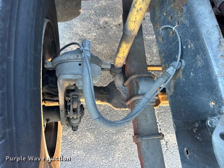 image for item EF2301 2002 International 4700 box truck