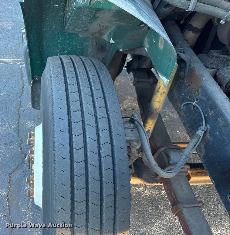 image for item EF2301 2002 International 4700 box truck