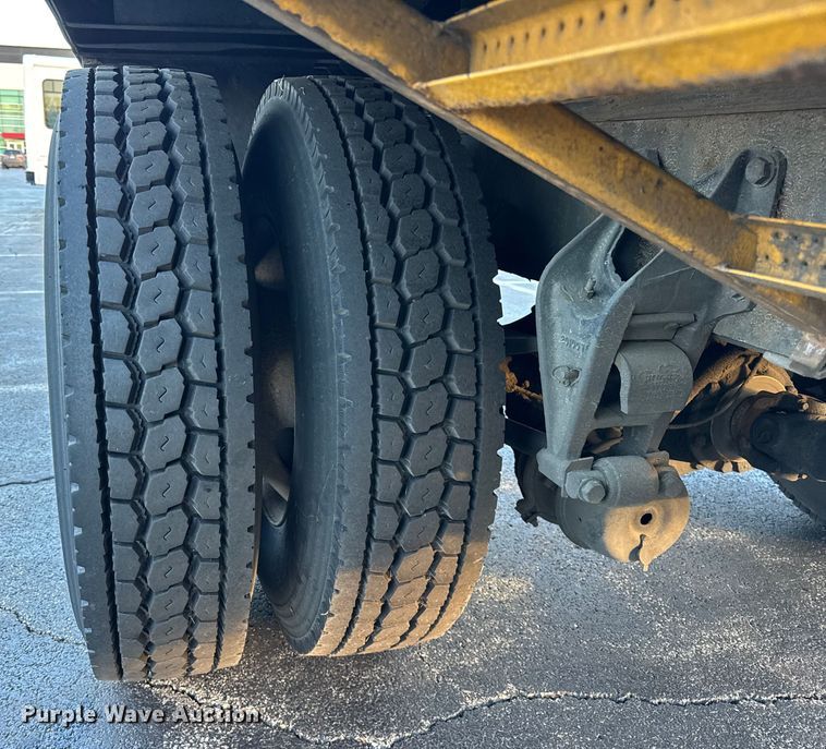 image for item EF2301 2002 International 4700 box truck