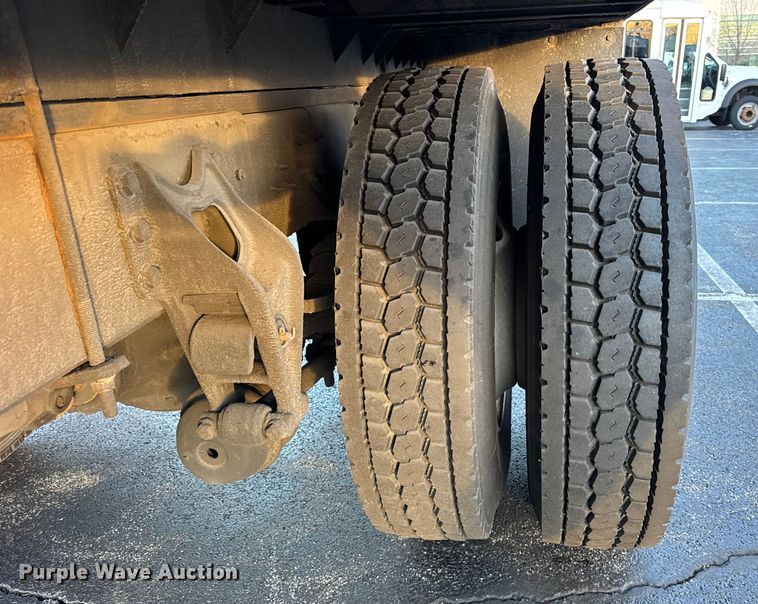 image for item EF2301 2002 International 4700 box truck