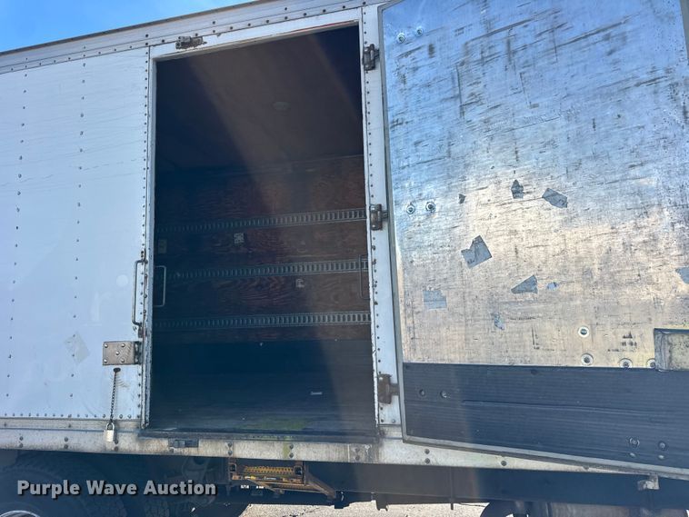 image for item EF2310 2005 International 4300 box truck