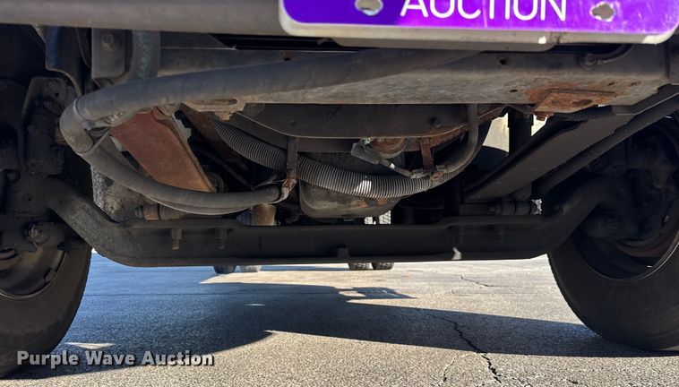 image for item EF2310 2005 International 4300 box truck