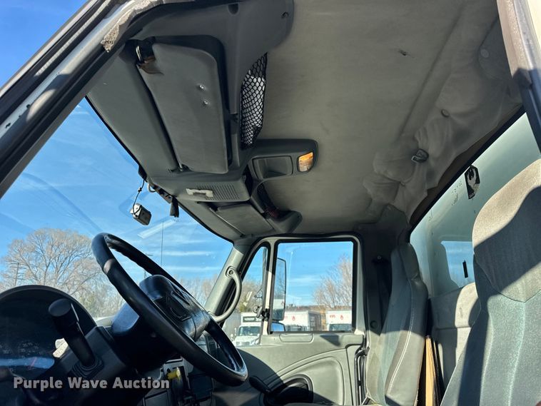 image for item EF2310 2005 International 4300 box truck