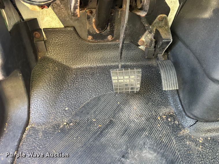 image for item EF2310 2005 International 4300 box truck