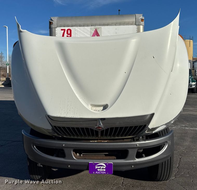 image for item EF2310 2005 International 4300 box truck