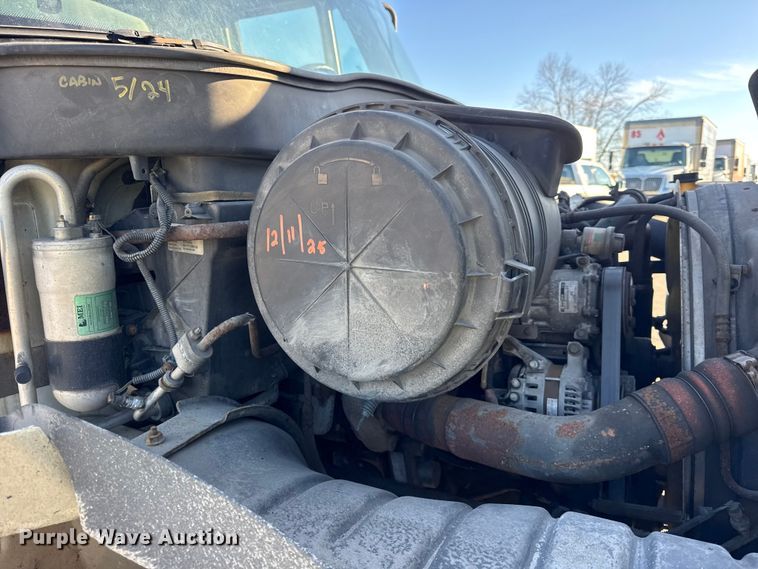 image for item EF2310 2005 International 4300 box truck