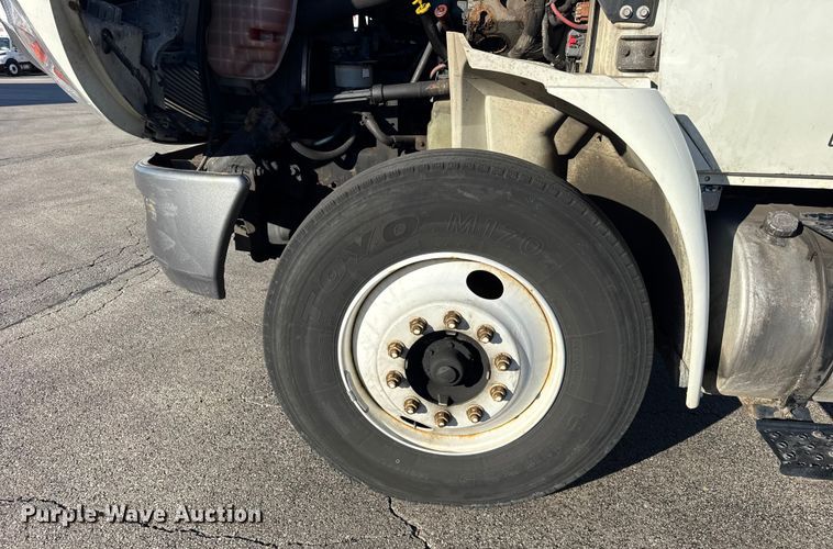 image for item EF2310 2005 International 4300 box truck