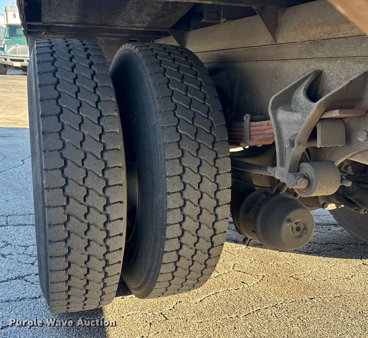 image for item EF2310 2005 International 4300 box truck