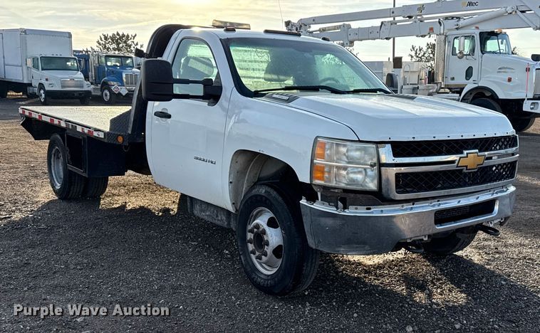 image for item EG1912 2013 Chevrolet Silverado 3500HD flatbed pickup truck