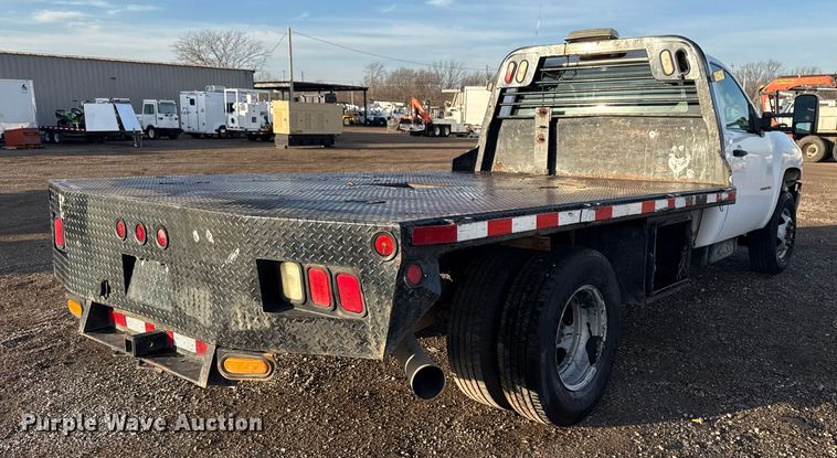 image for item EG1912 2013 Chevrolet Silverado 3500HD flatbed pickup truck