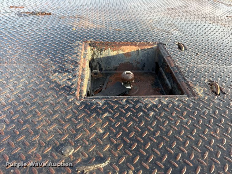 image for item EG1912 2013 Chevrolet Silverado 3500HD flatbed pickup truck