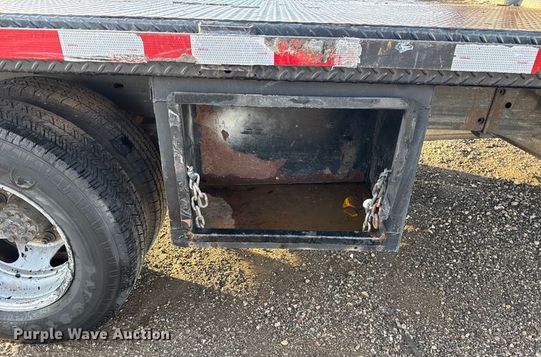 image for item EG1912 2013 Chevrolet Silverado 3500HD flatbed pickup truck