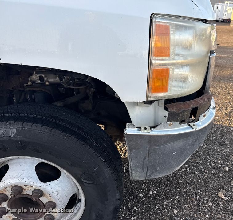 image for item EG1912 2013 Chevrolet Silverado 3500HD flatbed pickup truck