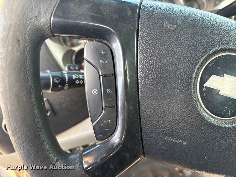 image for item EG1912 2013 Chevrolet Silverado 3500HD flatbed pickup truck