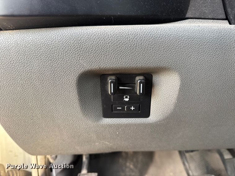 image for item EG1912 2013 Chevrolet Silverado 3500HD flatbed pickup truck