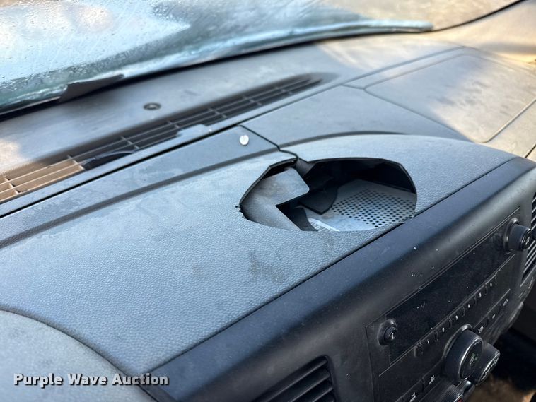 image for item EG1912 2013 Chevrolet Silverado 3500HD flatbed pickup truck