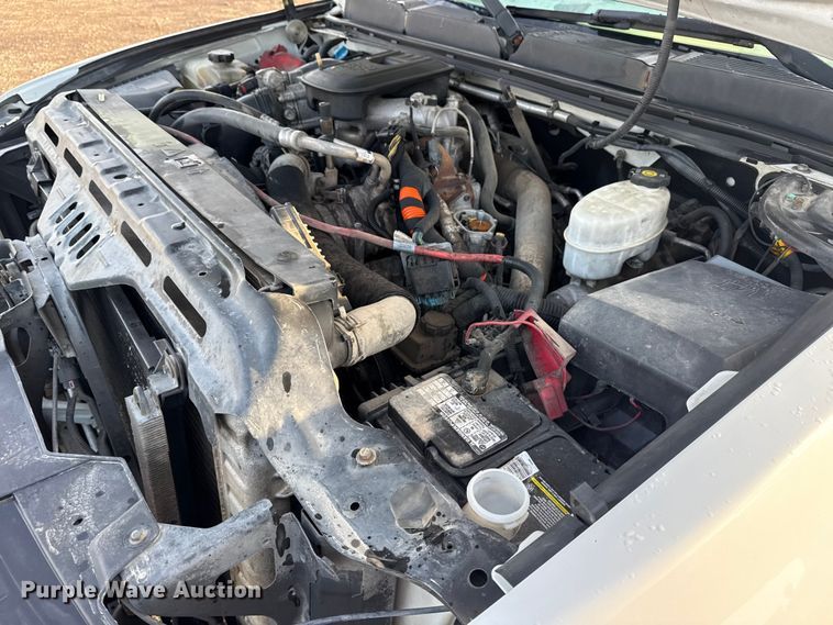 image for item EG1912 2013 Chevrolet Silverado 3500HD flatbed pickup truck