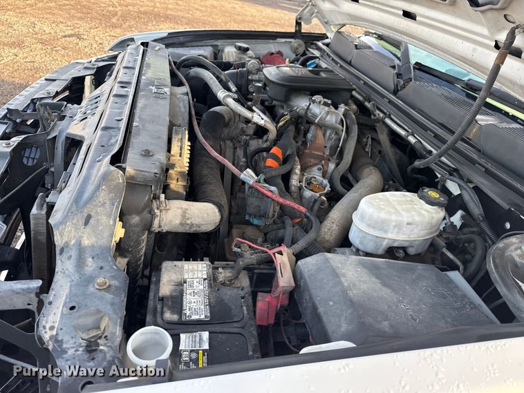 image for item EG1912 2013 Chevrolet Silverado 3500HD flatbed pickup truck