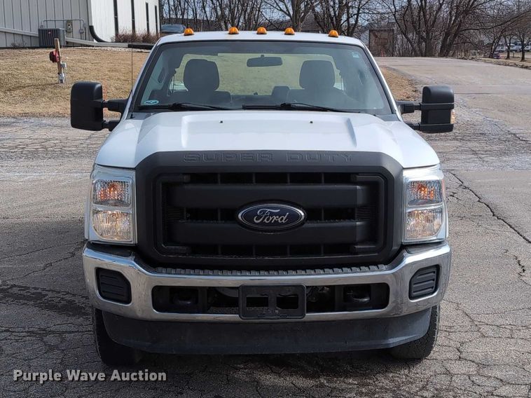 image for item EG2751 2015 Ford F350 Super Duty utility bed pickup truck