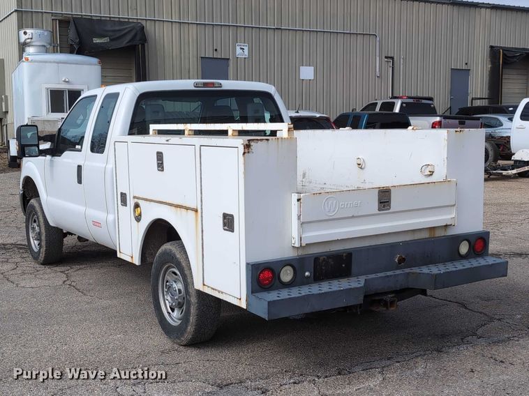 image for item EG2751 2015 Ford F350 Super Duty utility bed pickup truck