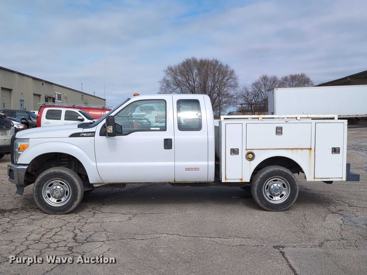 image for item EG2751 2015 Ford F350 Super Duty utility bed pickup truck