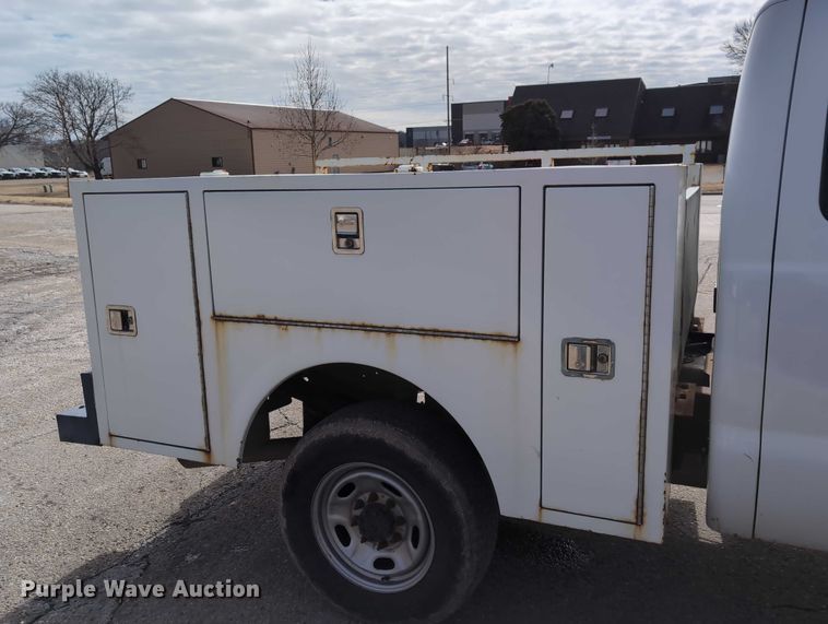 image for item EG2751 2015 Ford F350 Super Duty utility bed pickup truck