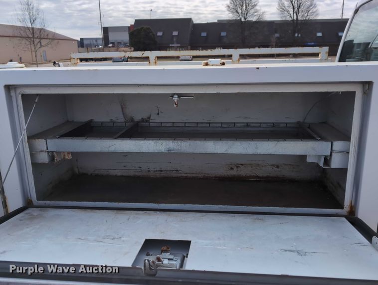 image for item EG2751 2015 Ford F350 Super Duty utility bed pickup truck