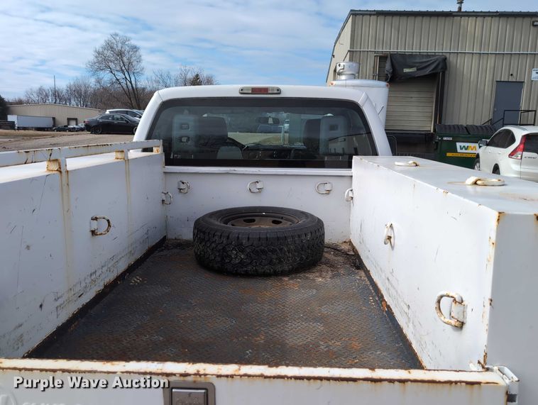 image for item EG2751 2015 Ford F350 Super Duty utility bed pickup truck