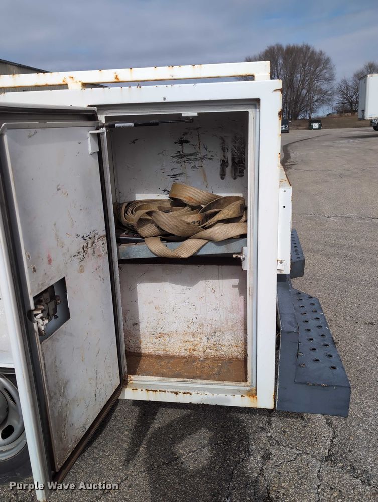 image for item EG2751 2015 Ford F350 Super Duty utility bed pickup truck