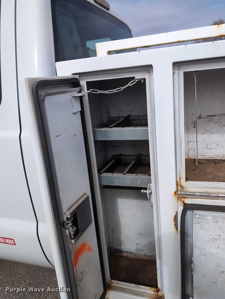 image for item EG2751 2015 Ford F350 Super Duty utility bed pickup truck