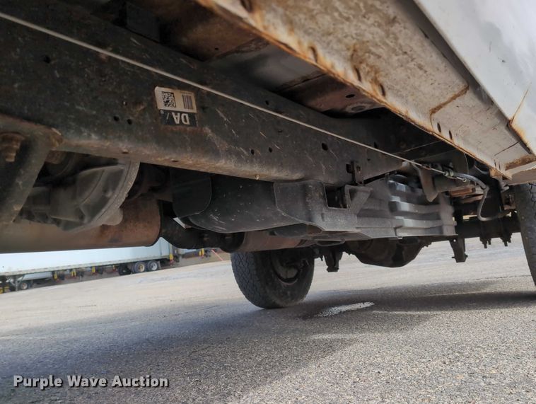 image for item EG2751 2015 Ford F350 Super Duty utility bed pickup truck