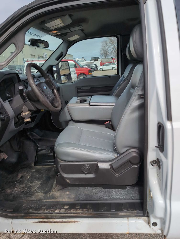 image for item EG2751 2015 Ford F350 Super Duty utility bed pickup truck