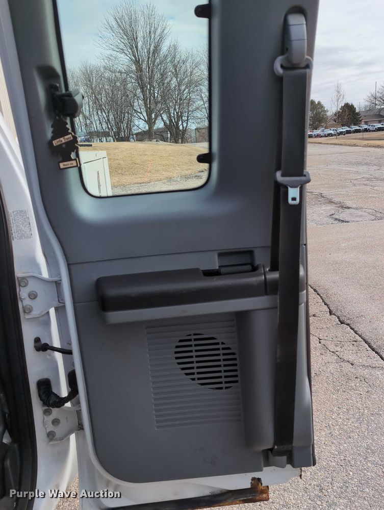 image for item EG2751 2015 Ford F350 Super Duty utility bed pickup truck