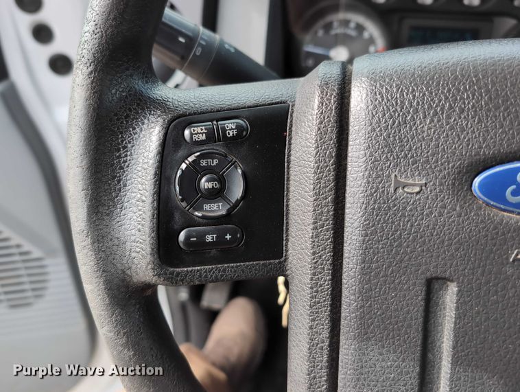 image for item EG2751 2015 Ford F350 Super Duty utility bed pickup truck