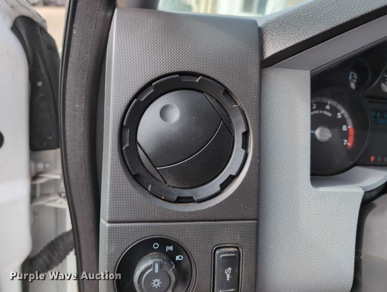 image for item EG2751 2015 Ford F350 Super Duty utility bed pickup truck