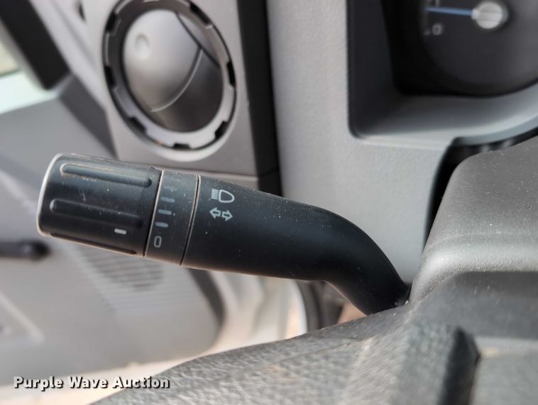 image for item EG2751 2015 Ford F350 Super Duty utility bed pickup truck