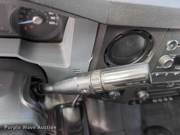 image for item EG2751 2015 Ford F350 Super Duty utility bed pickup truck