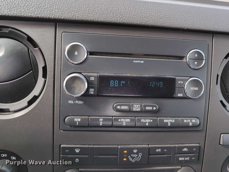 image for item EG2751 2015 Ford F350 Super Duty utility bed pickup truck