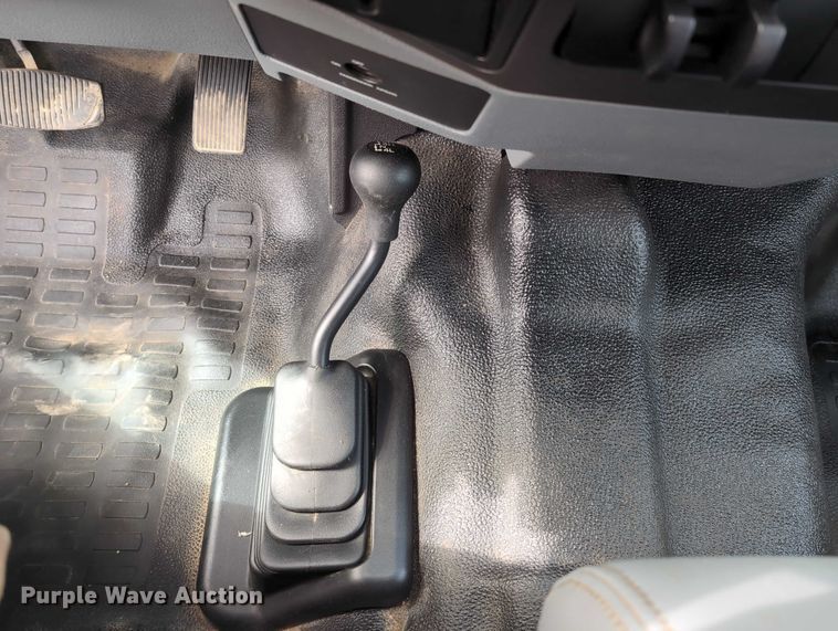 image for item EG2751 2015 Ford F350 Super Duty utility bed pickup truck