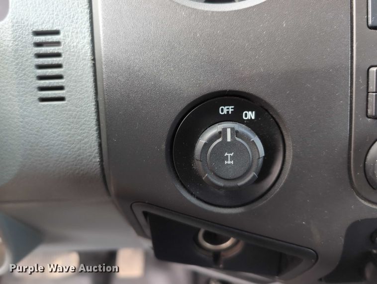 image for item EG2751 2015 Ford F350 Super Duty utility bed pickup truck