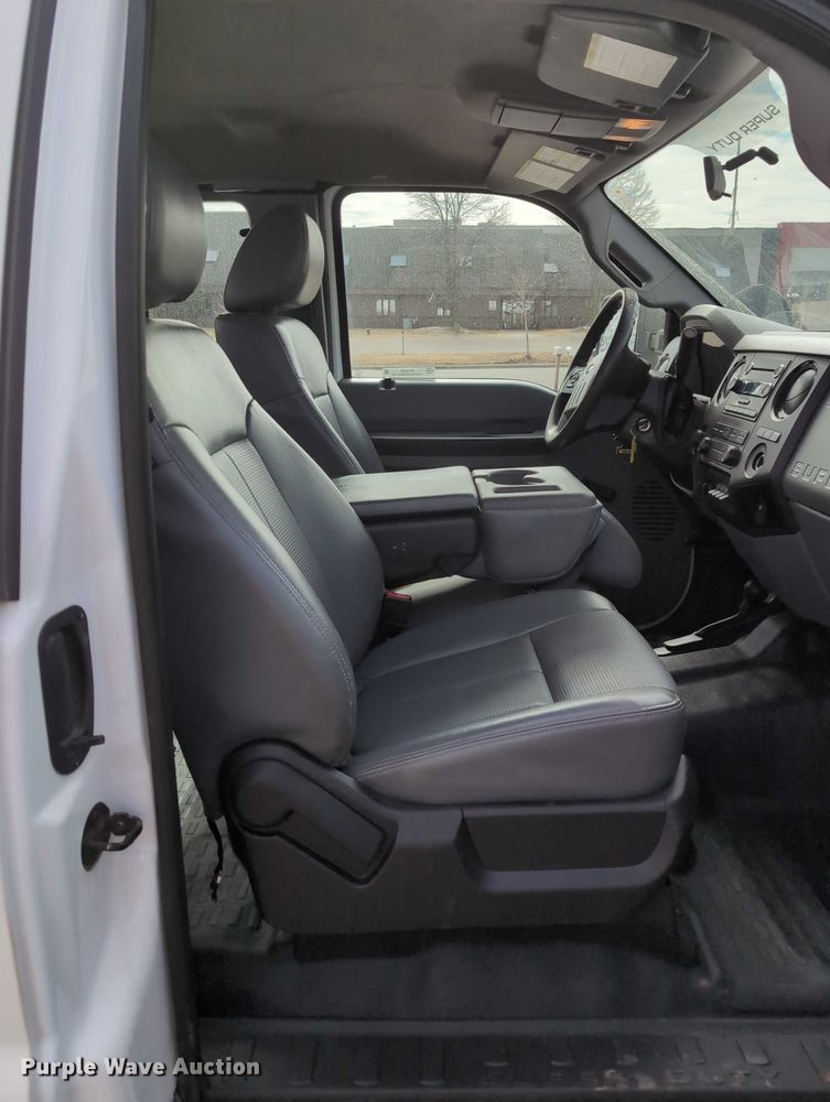 image for item EG2751 2015 Ford F350 Super Duty utility bed pickup truck