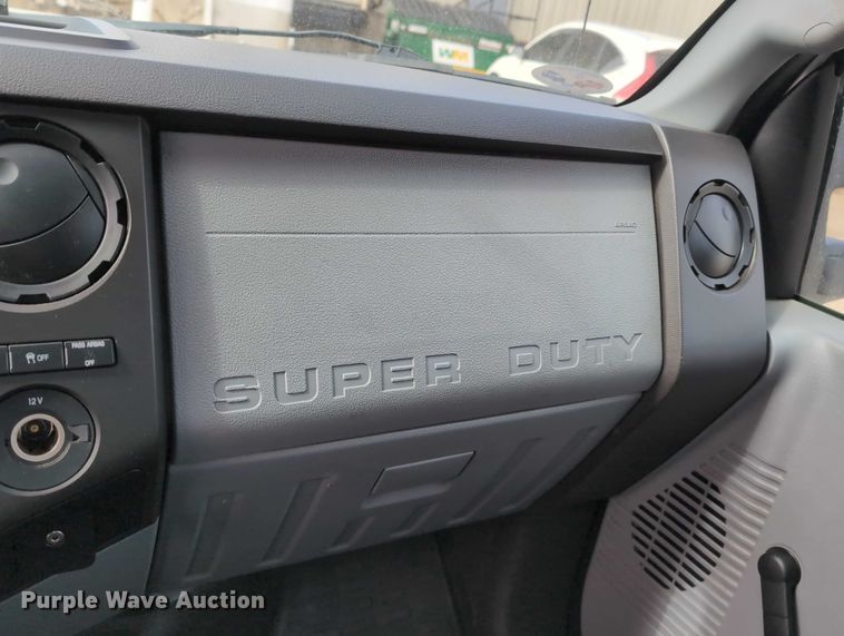 image for item EG2751 2015 Ford F350 Super Duty utility bed pickup truck