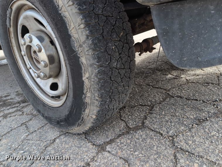 image for item EG2751 2015 Ford F350 Super Duty utility bed pickup truck