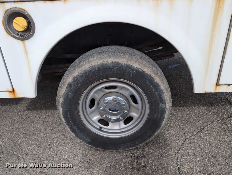 image for item EG2751 2015 Ford F350 Super Duty utility bed pickup truck