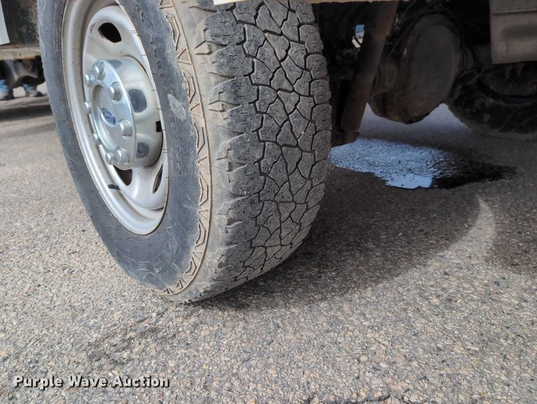 image for item EG2751 2015 Ford F350 Super Duty utility bed pickup truck