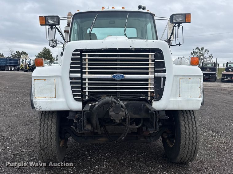 image for item EG8838 1995 Ford LT8000 applicator truck