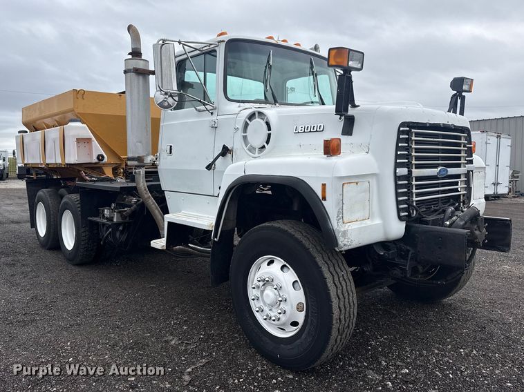 image for item EG8838 1995 Ford LT8000 applicator truck