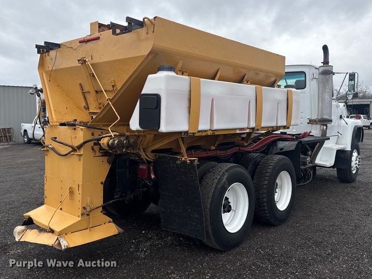 image for item EG8838 1995 Ford LT8000 applicator truck